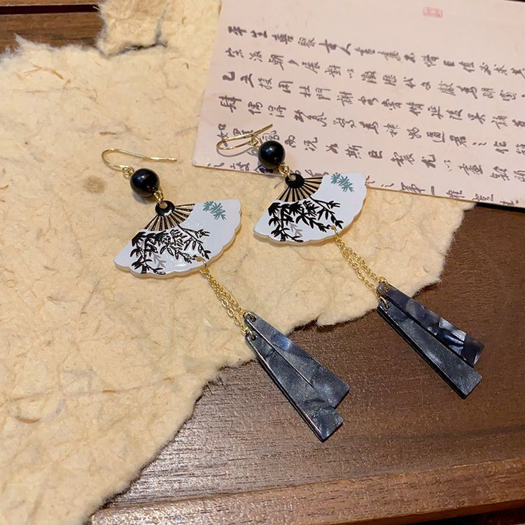 Длинные серьги-пусеты с веерами и подвесками J11480CJJ Длинные серьги-пусеты с веерами и подвесками J11480CJJ