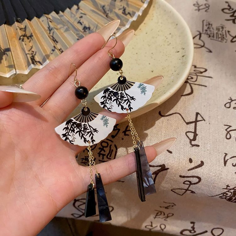 Длинные серьги-пусеты с веерами и подвесками J11480CJJ Длинные серьги-пусеты с веерами и подвесками J11480CJJ