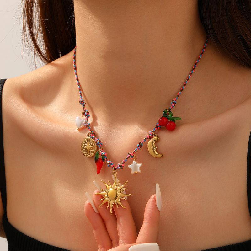 Цепочка с подвеской из акриловых элементов на текстильном шнурке CJR62474 Цепочка с подвеской из акриловых элементов на текстильном шнурке CJR62474