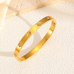 Браслет жесткий с инкрустацией сияющими камнями CJL19745 Браслет жесткий с инкрустацией сияющими камнями CJL19745