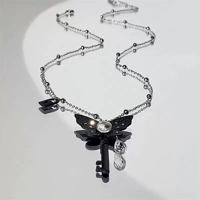 Колье с бабочкой и ключом ASUZ43950 Колье с бабочкой и ключом ASUZ43950
