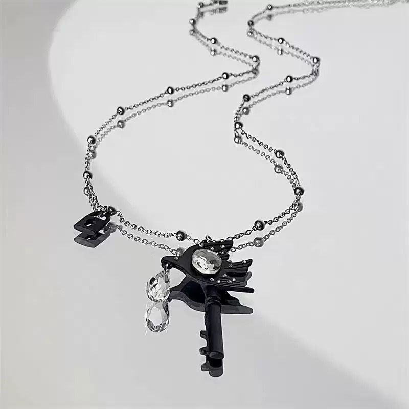 Колье с бабочкой и ключом ASUZ43950 Колье с бабочкой и ключом ASUZ43950