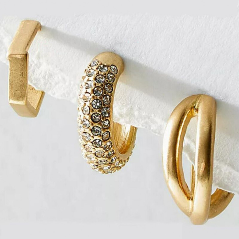 Набор массивных золотистых серег конго с фактурной поверхностью и кристаллами CJH65229