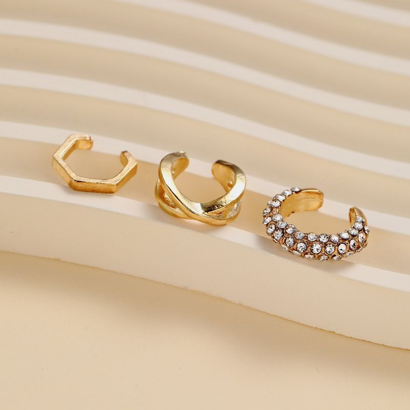 Набор массивных золотистых серег конго с фактурной поверхностью и кристаллами CJH65229