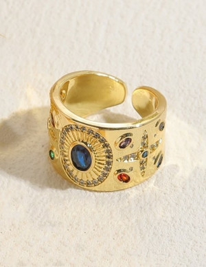 Широкое кольцо с этническим орнаментом и синим камнем M13941