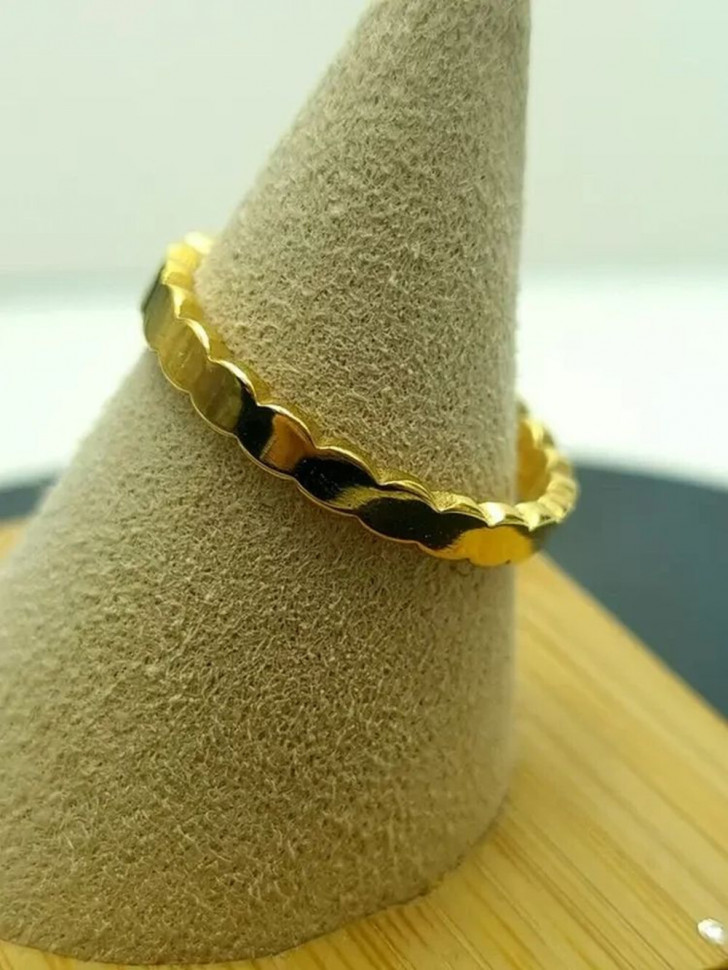 Золотистое кольцо-дорожка с эффектом алмазной грани J10234CJJ Золотистое кольцо-дорожка с эффектом алмазной грани J10234CJJ