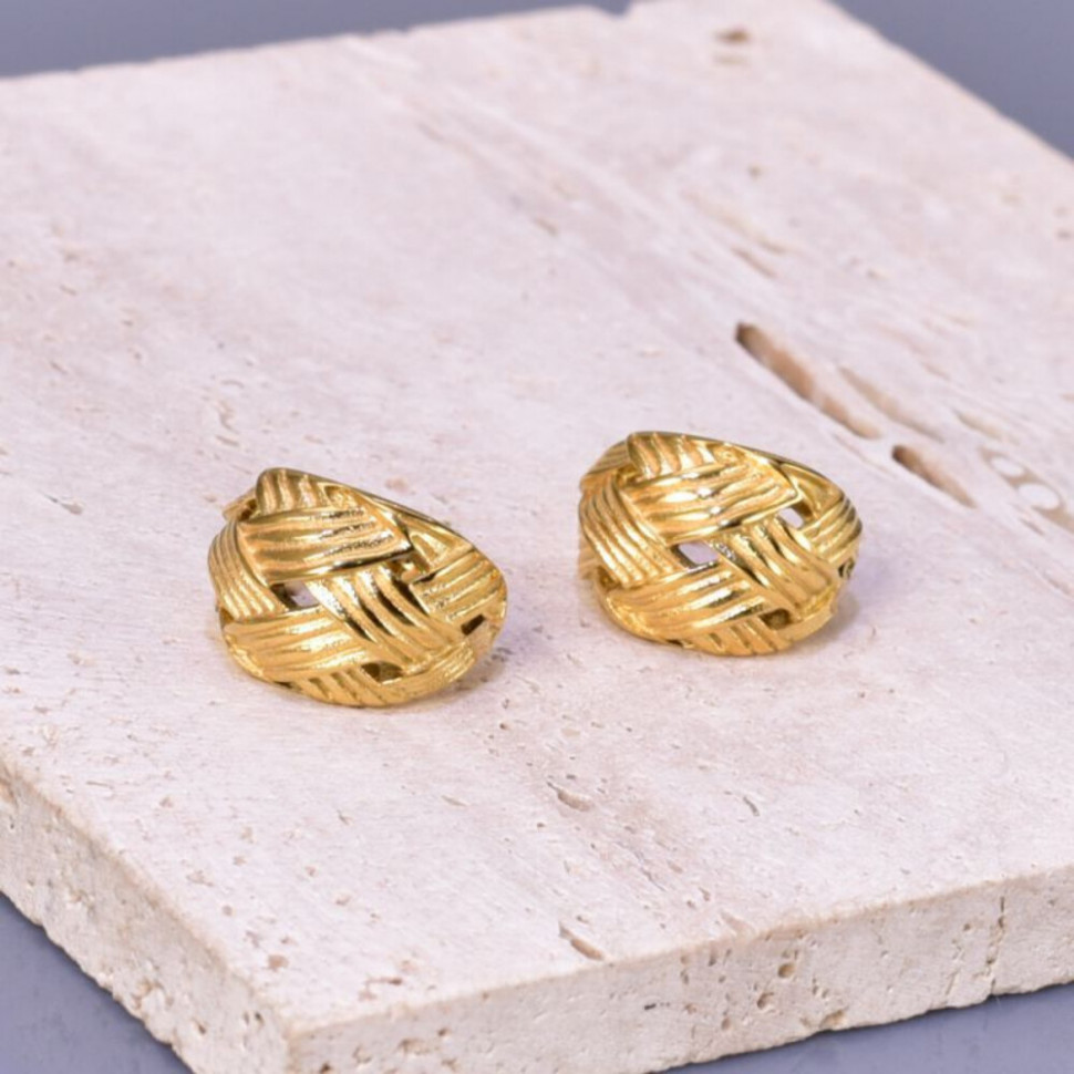 Золотистые плетеные серьги-пусеты CJH14871