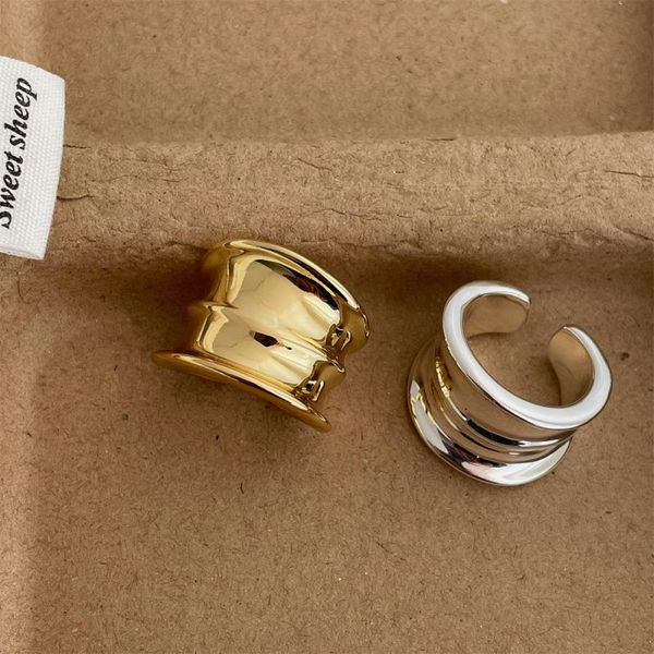 Широкое разомкнутое кольцо с резным растительным орнаментом CJL47508 Широкое разомкнутое кольцо с резным растительным орнаментом CJL47508