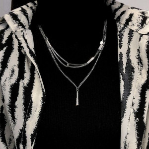 Многослойное серебристое колье с геометрической подвеской CJH78218