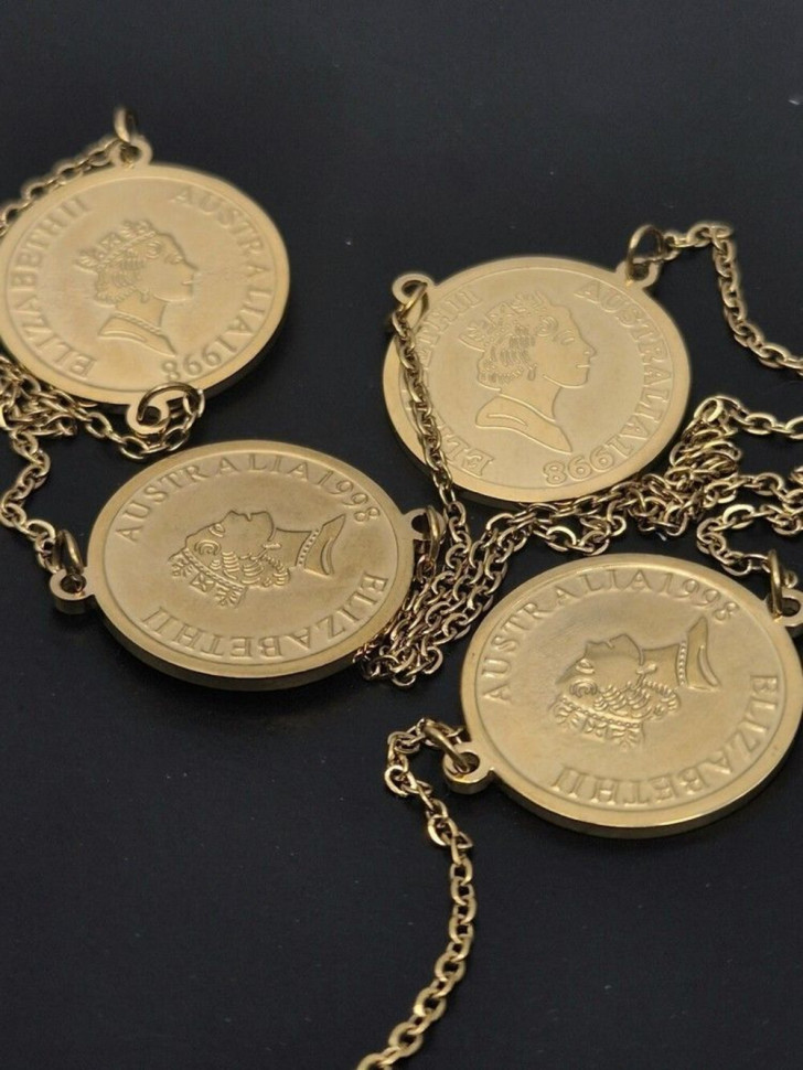 Сотуар из медицинского сплава с подвесками-монетами J11337CJJ Сотуар из медицинского сплава с подвесками-монетами J11337CJJ