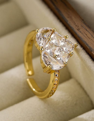 Кольцо с крупным сердцем в ореоле фианитов L98424 Кольцо с крупным сердцем в ореоле фианитов L98424