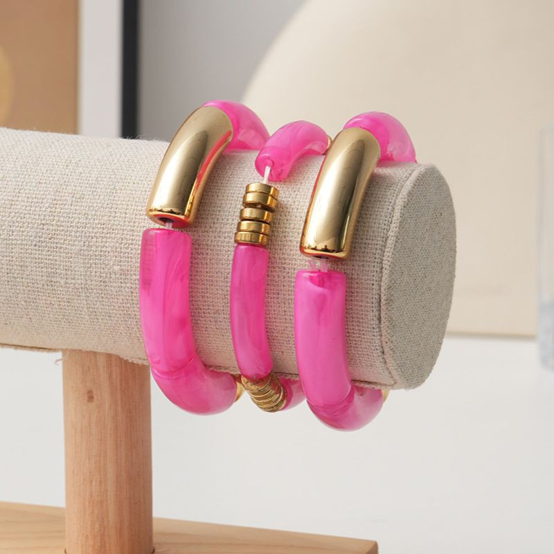 Браслет из ярко-розовых бусин с золотистыми вставками CJR57042