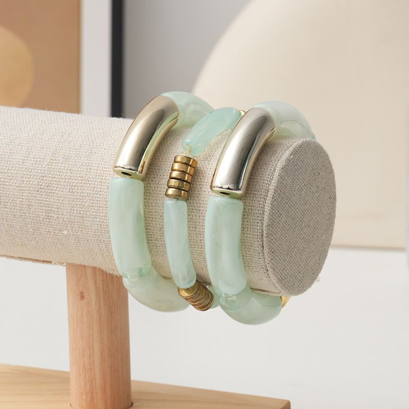 Браслет из ярко-розовых бусин с золотистыми вставками CJR57042