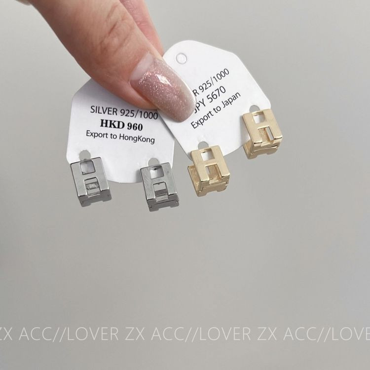 Серьги-гвоздики прямоугольные с геометрическим вырезом J10922CJJ