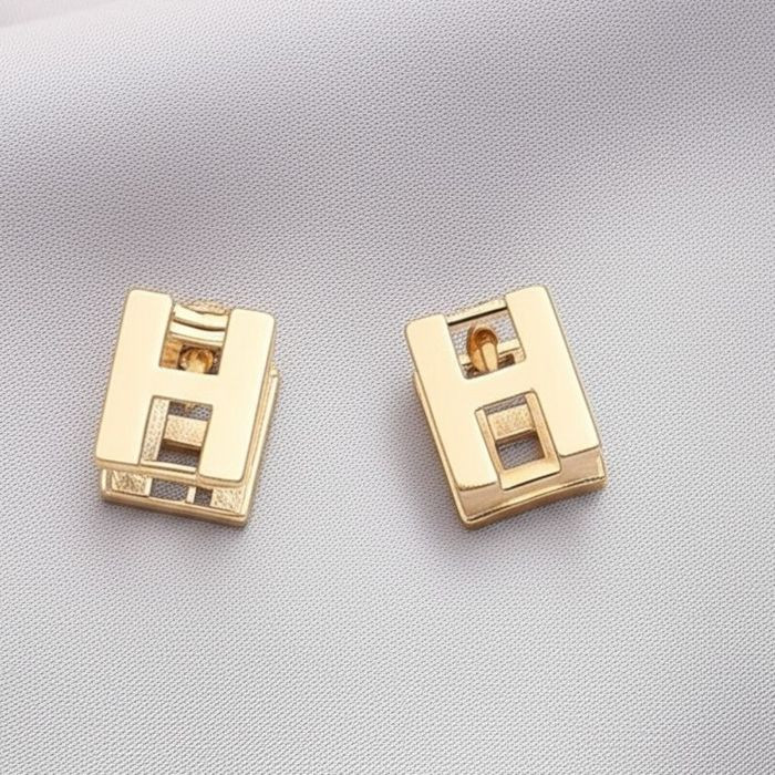 Серьги-гвоздики прямоугольные с геометрическим вырезом J10922CJJ