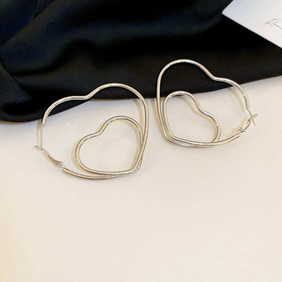 Крупные полые серьги-кольца в форме контура сердца CJ10157