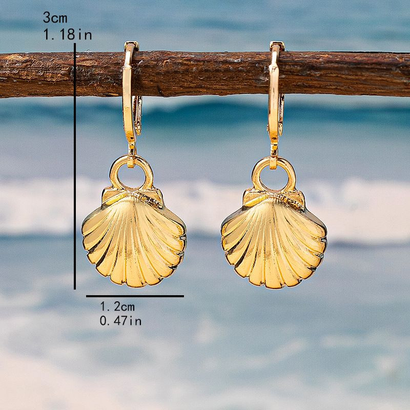 Золотистые серьги-конго с подвесками в форме морских гребешков CJP54236 Золотистые серьги-конго с подвесками в форме морских гребешков CJP54236