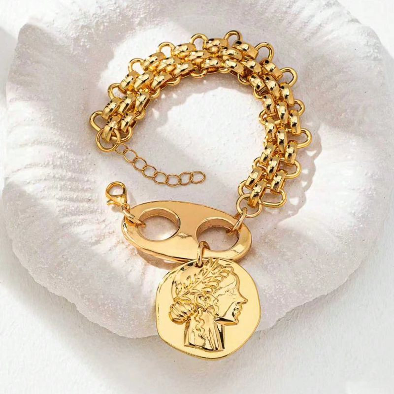 Браслет цепочка золотистого цвета с медальоном CJT19622