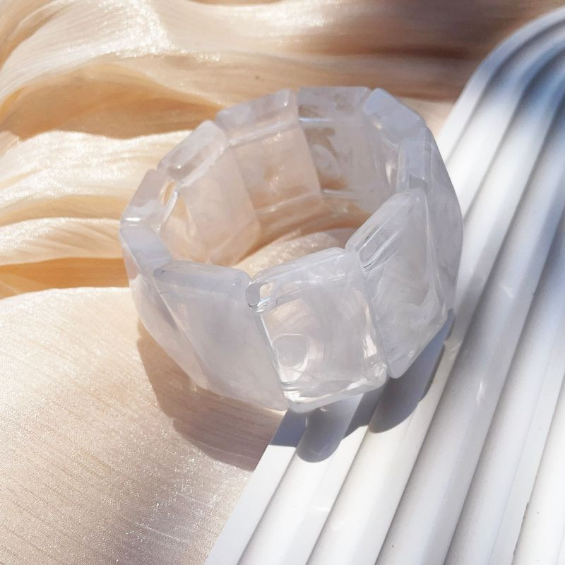 Браслет жесткий акриловый с рельефной фактурой CJR57109