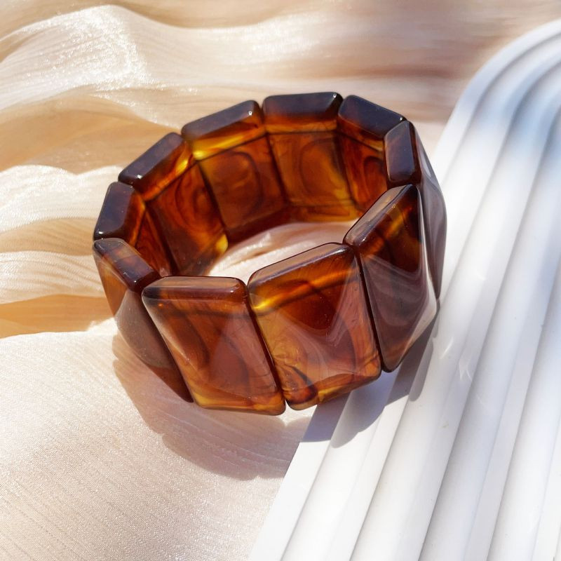 Браслет жесткий акриловый с рельефной фактурой CJR57109