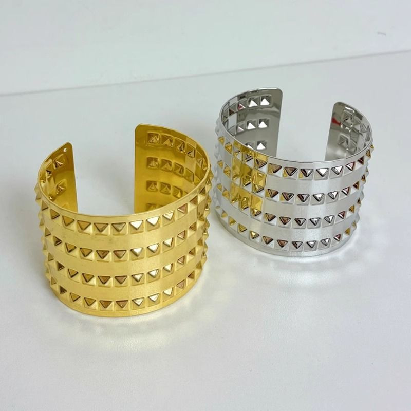 Браслет жесткий многорядный с декоративными шариками CJL26468