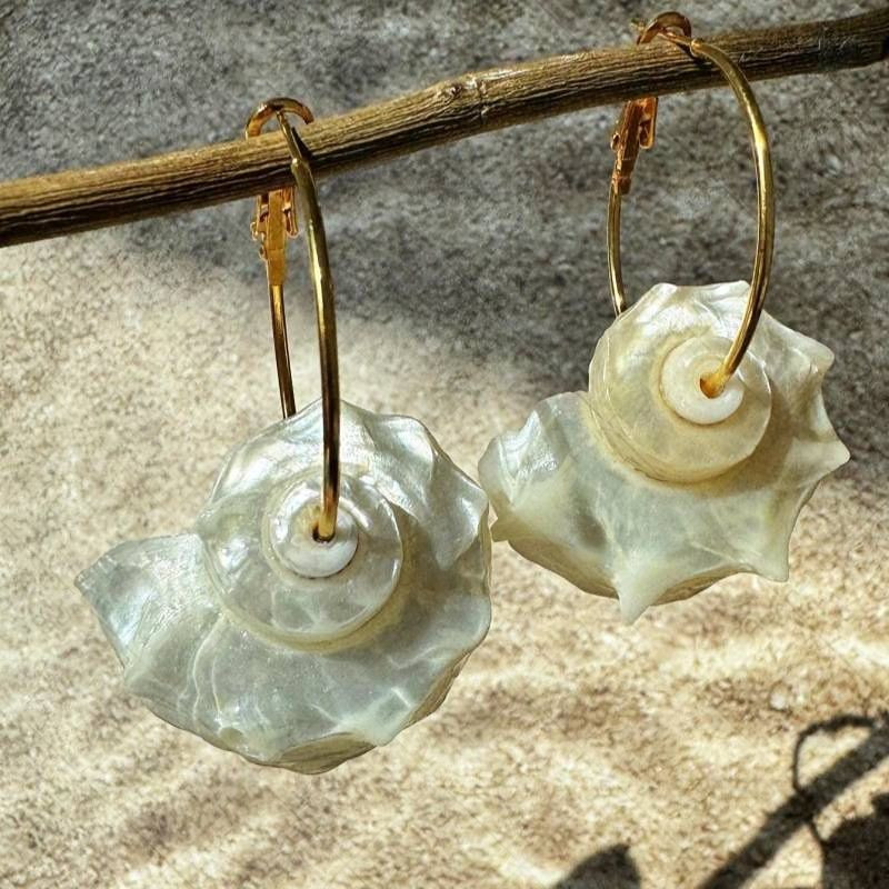 Серьги-конго с крупными подвесками из натуральной ракушки CJN37357