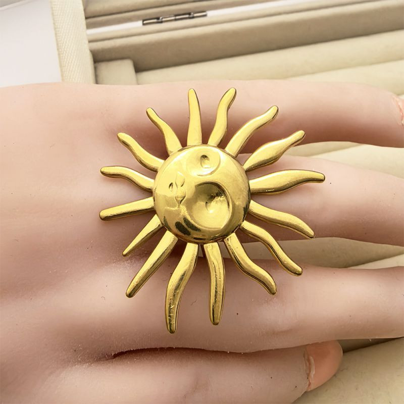 Объемное кольцо в форме четырехлистного цветка CJN45304