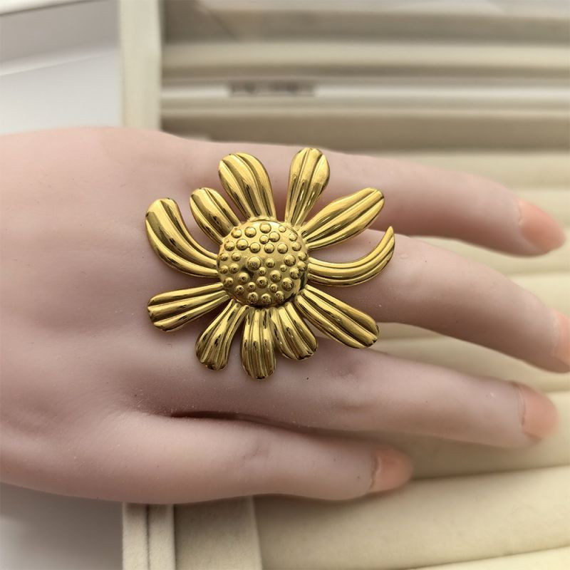 Объемное кольцо в форме четырехлистного цветка CJN45304