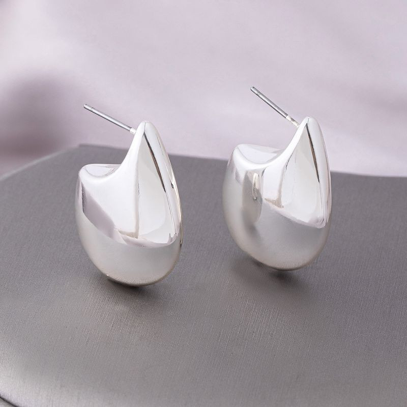 Объемные серьги-полукольца каплевидной формы CJM14415