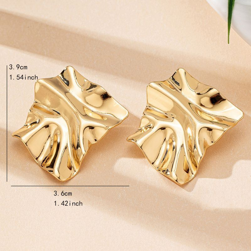 Акцентные серьги-пусеты Золотистые пластины Мятый металл CJH17298