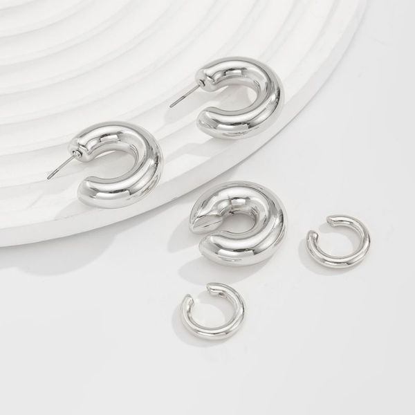 Набор массивных серебристых серег полуколец и каффов CJL61220 Набор массивных серебристых серег полуколец и каффов CJL61220