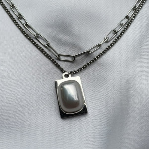 Многослойное колье с прямоугольной вставкой из перламутра J11339CJJ Многослойное колье с прямоугольной вставкой из перламутра J11339CJJ