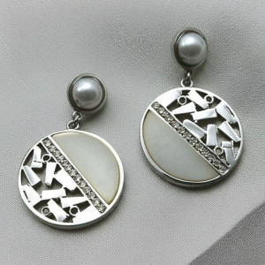 Стальные серьги-подвески с геометрическим ажуром 1J10607(CJJ)