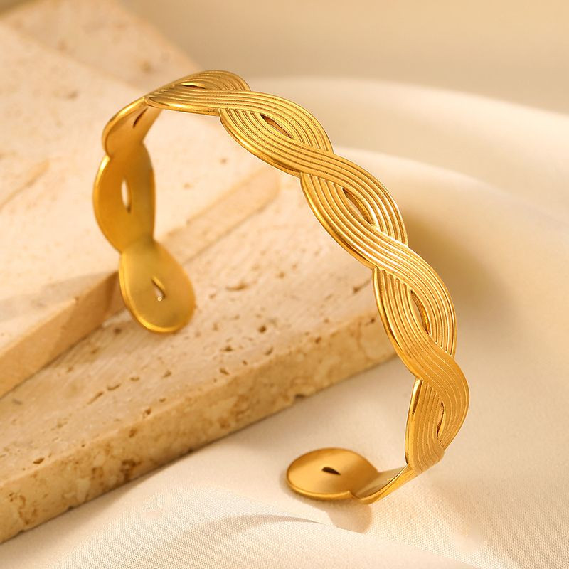 Браслет жесткий в форме плетеного колоса CJM05437