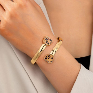 Браслет жесткий разомкнутый с декоративными леопардами CJM14392