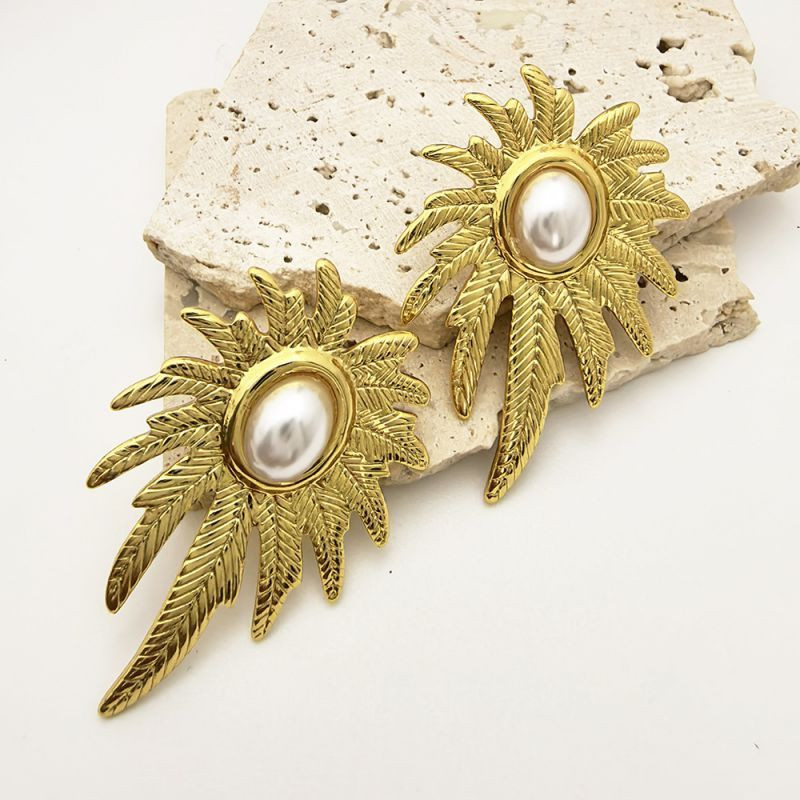 Серьги-пусеты Солнце с белой эмалью CJN45288