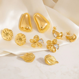 Серьги-пусеты Цветы с центральным кристаллом CJL24142 Серьги-пусеты Цветы с центральным кристаллом CJL24142