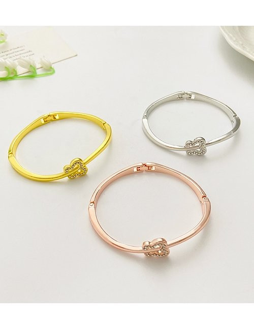 Браслет жесткий с декоративным элементом в виде бабочки Z60287