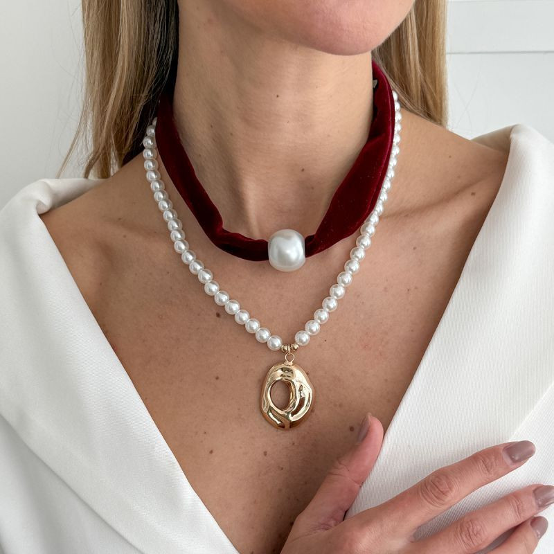 Двухуровневое колье с бархатным чокером и жемчужной нитью CJT25612