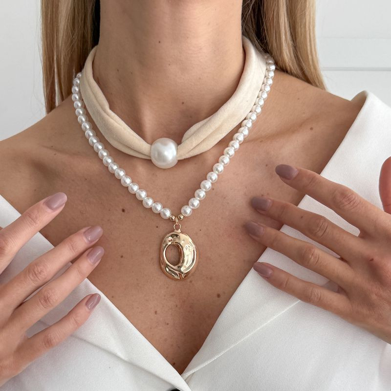 Двухуровневое колье с бархатным чокером и жемчужной нитью CJT25612