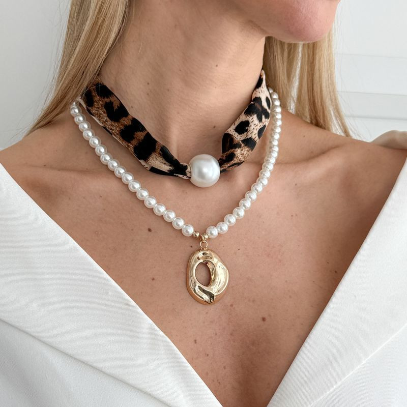Двухуровневое колье с бархатным чокером и жемчужной нитью CJT25612