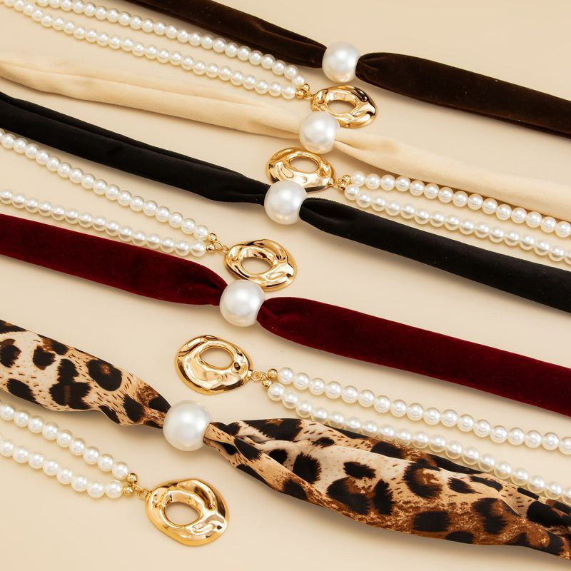 Двухуровневое колье с бархатным чокером и жемчужной нитью CJT25612