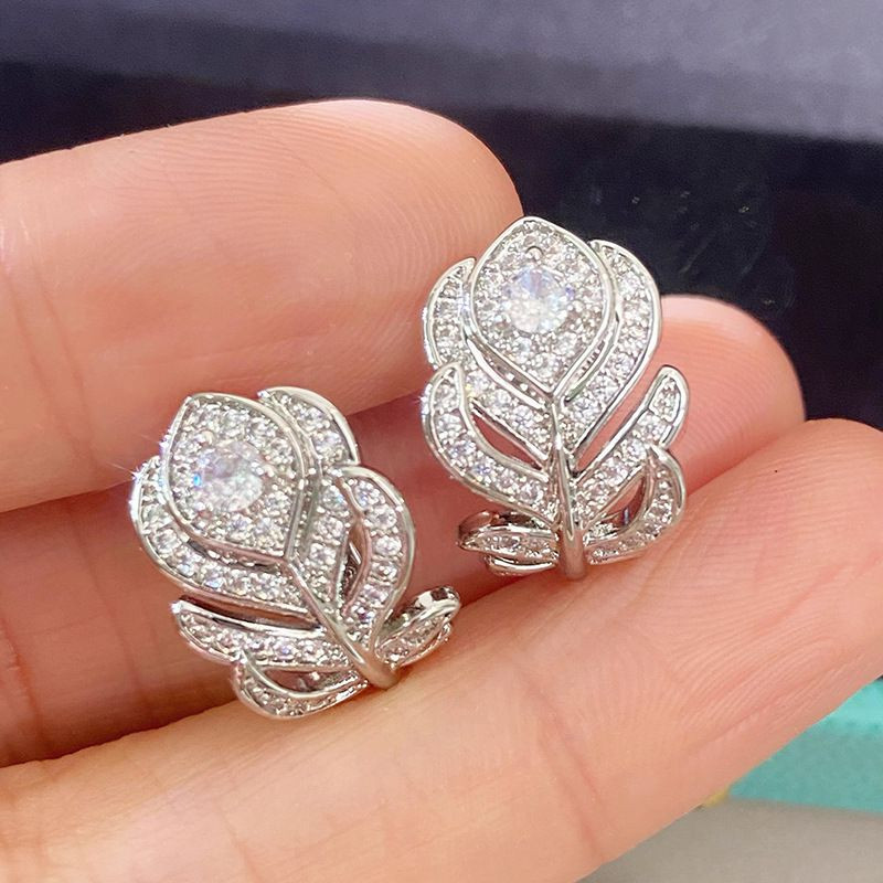 Серьги-пусеты «Ажурный лепесток» CJR56578 Серьги-пусеты «Ажурный лепесток» CJR56578