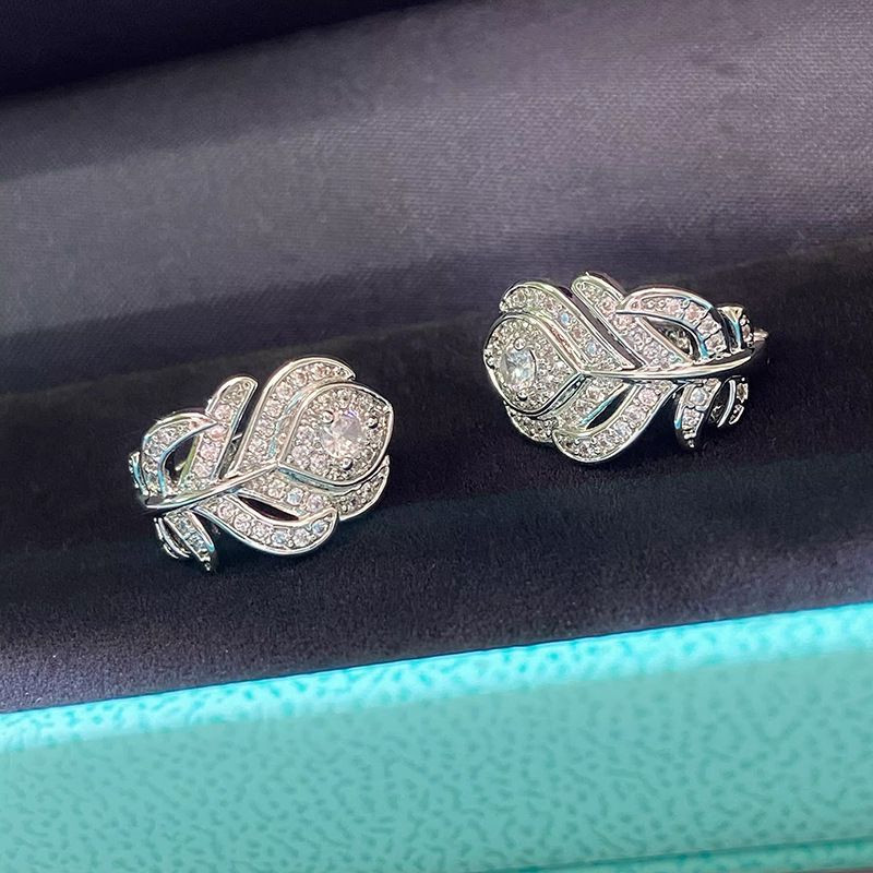 Серьги-пусеты «Ажурный лепесток» CJR56578 Серьги-пусеты «Ажурный лепесток» CJR56578