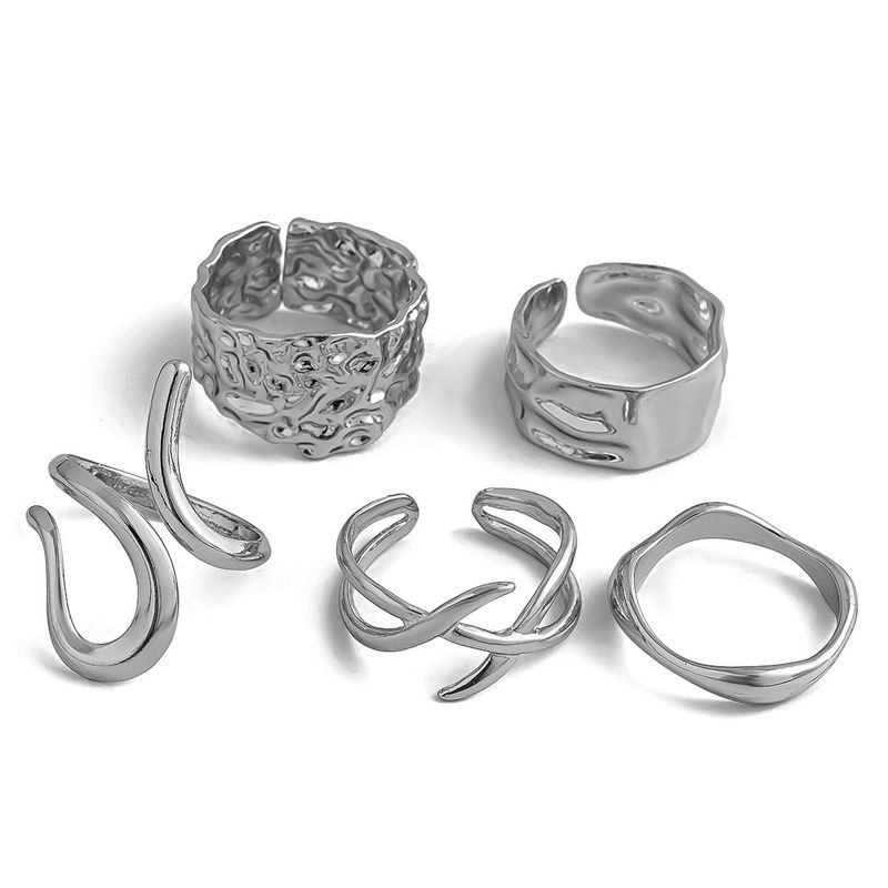 Сет серебристых колец с плетением и геометрическими линиями 1J11860CJJ