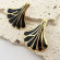 Серьги-пусеты Веера ажурные с черной эмалью CJL35941