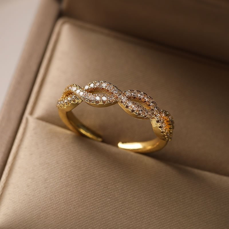 Золотистое кольцо с переплетением бесконечность и кристаллами N78327