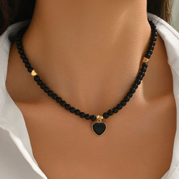 Бусы из красного бисера с подвеской в форме сердца CJM69590