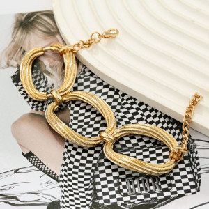 Браслет жесткий из фактурных колец CJL97661 Браслет жесткий из фактурных колец CJL97661