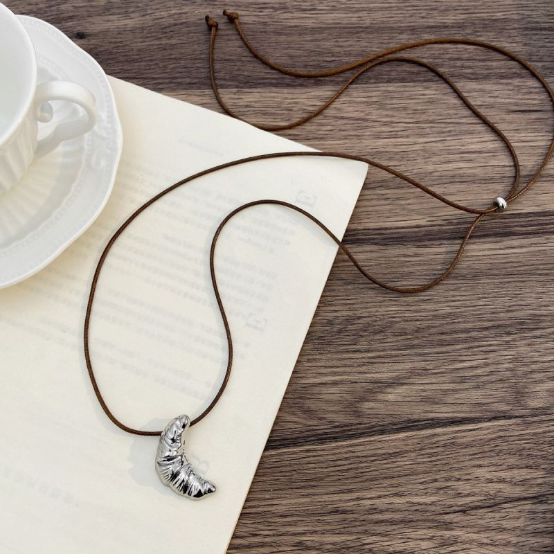 Длинная цепочка на шнурке с подвеской в форме полумесяца CJT11542